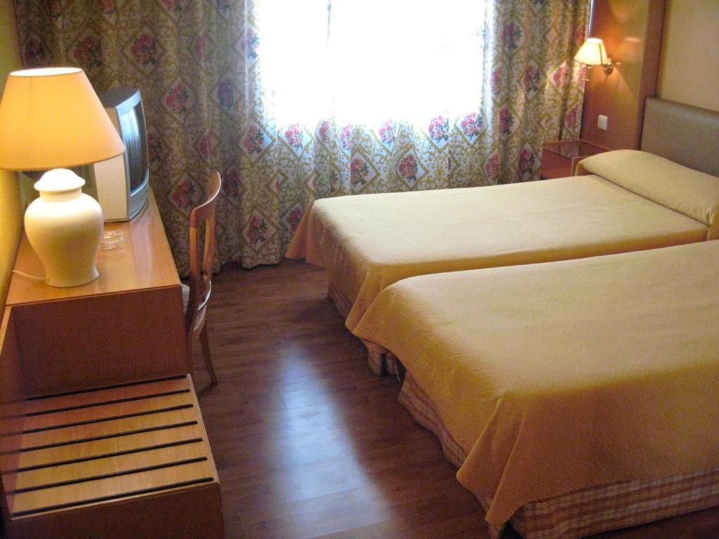 Hotel Restaurante San Roque Medina del Campo Pokoj fotografie